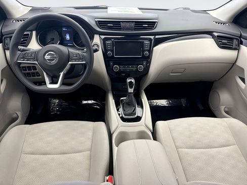 Used 2020 Nissan Rogue Sport SV image 14