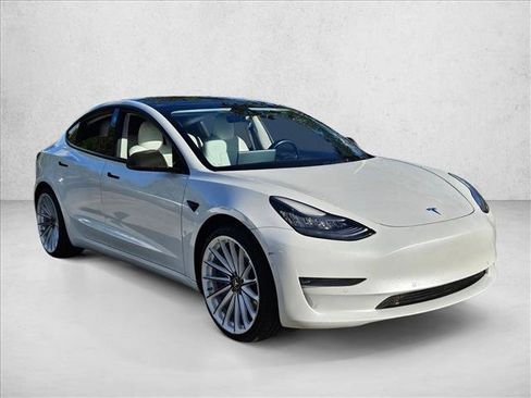 Used 2021 Tesla Model 3 Standard Range Plus image 3
