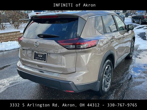 Used 2025 Nissan Rogue SV w/ SV Premium Package image 13