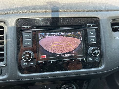 Used 2018 Honda HR-V LX image 15