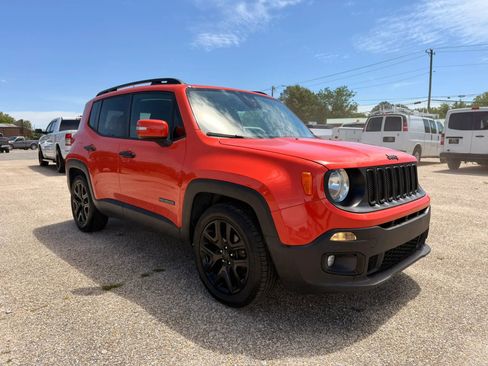 Used 2017 Jeep Renegade Altitude FWD image 3