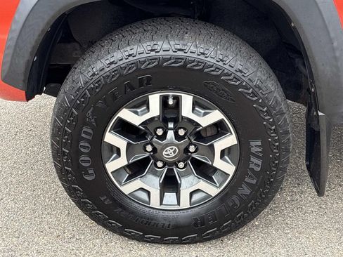 Used 2017 Toyota Tacoma TRD Off-Road w/ Tow Package (A/T) AWD/4WD image 19