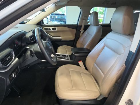 Used 2023 Ford Explorer XLT w/ Equipment Group 202A AWD/4WD image 15
