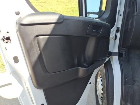 Used 2025 RAM ProMaster 2500 w/ Convenience Group FWD image 11