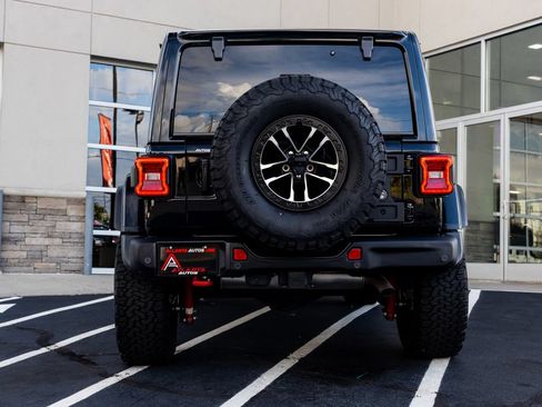 Used 2024 Jeep Wrangler Unlimited Rubicon AWD/4WD image 13