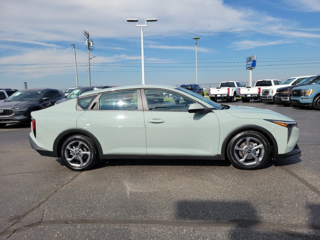 Used 2025 Kia K4 FWD image 3