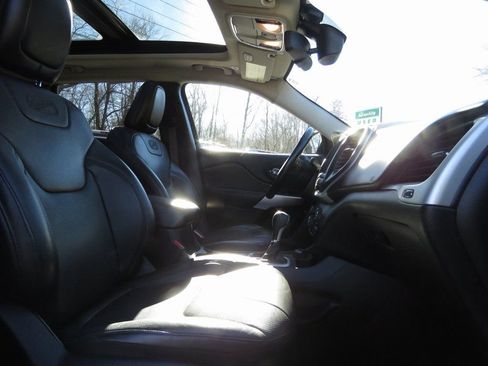 Used 2018 Jeep Cherokee Overland w/ Heavy Duty Protection Group image 14