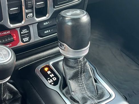Used 2025 Jeep Wrangler Unlimited Rubicon AWD/4WD image 36