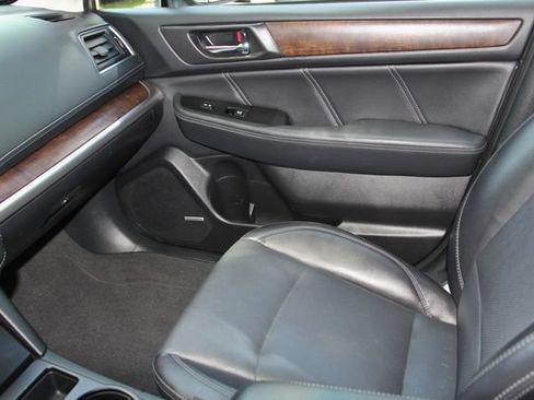Used 2018 Subaru Outback 2.5i Limited AWD/4WD image 32