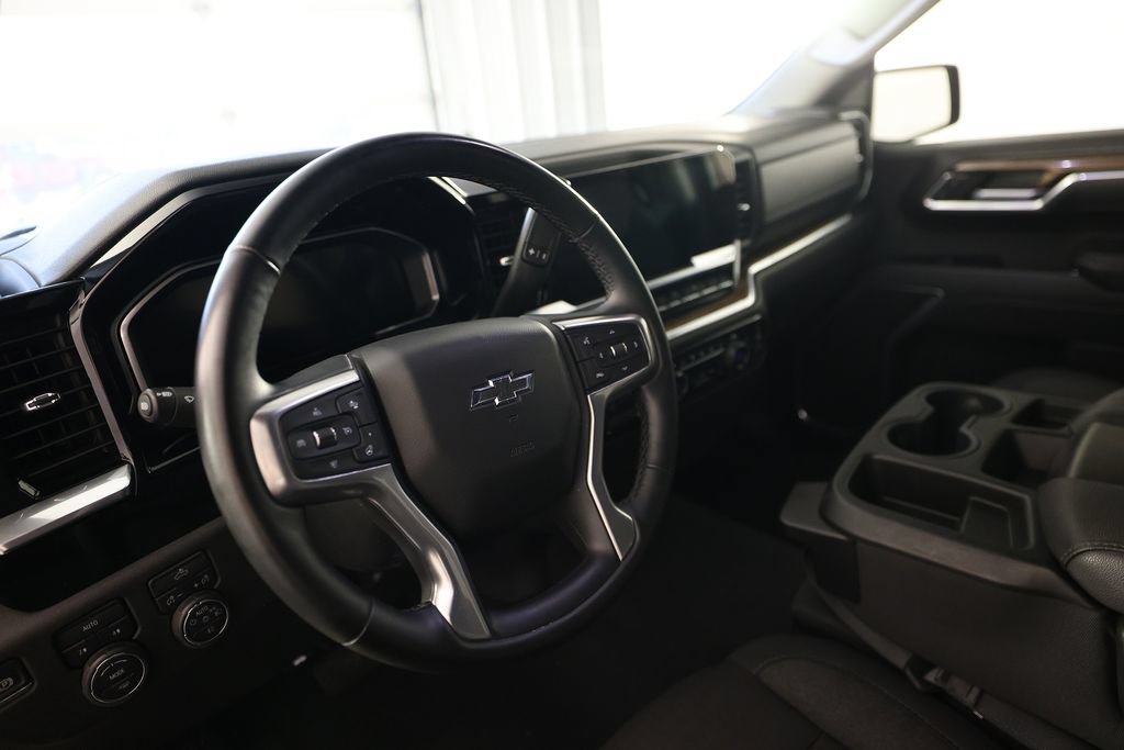 Used 2026 Chevrolet Silverado 1500 RST AWD/4WD image 16