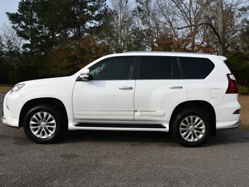 Used 2019 Lexus GX 460 image 2
