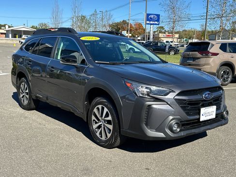 Used 2023 Subaru Outback Premium image 5