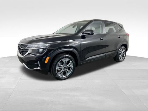 Used 2024 Kia Seltos LX AWD/4WD image 2