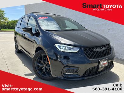 Used 2025 Chrysler Pacifica Limited