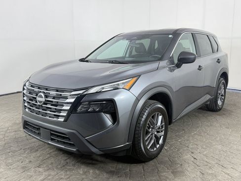 Used 2024 Nissan Rogue S AWD/4WD image 3