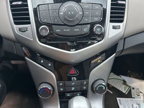 Used 2014 Chevrolet Cruze LS image 15