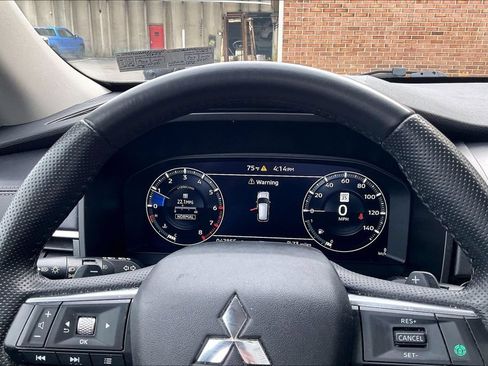 Used 2024 Mitsubishi Outlander SEL AWD/4WD image 19