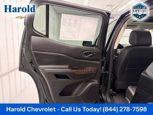 Used 2022 GMC Acadia Denali w/ GMC Pro Grade Package AWD/4WD image 13