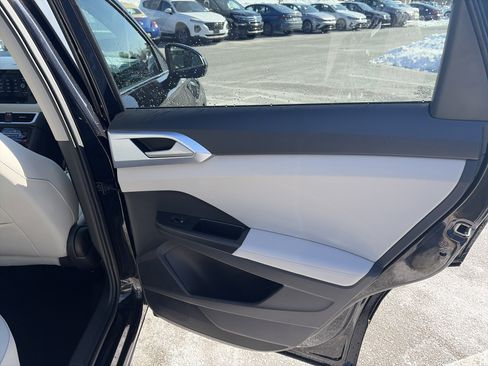 New 2026 Volkswagen Taos SE image 18