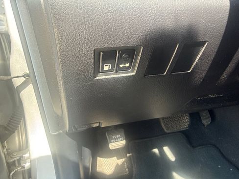 Used 2011 Toyota Avalon FWD image 18