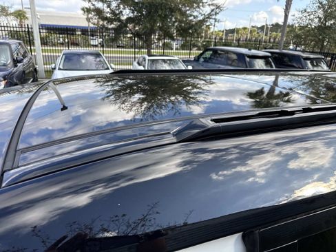 Used 2023 Land Rover Defender 110 SE image 33