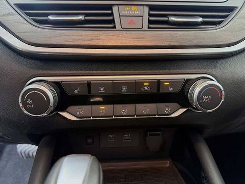 Certified 2024 Nissan Altima 2.5 SV w/ SV Premium Package FWD image 14