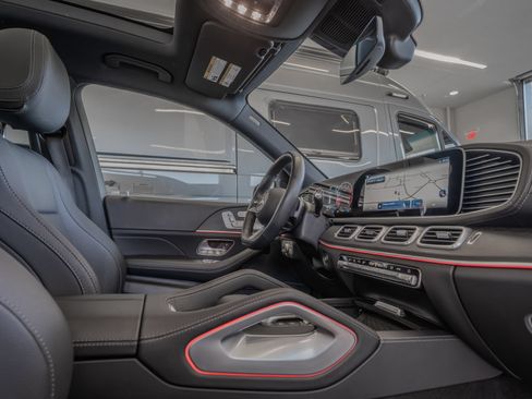 Certified 2025 Mercedes-Benz GLS 450 4MATIC w/ AMG Line Exterior image 17