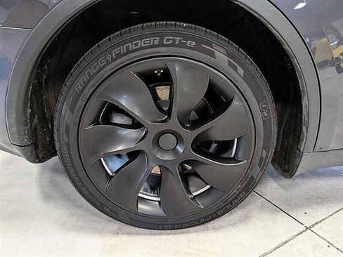 Used 2021 Tesla Model Y Long Range AWD/4WD image 13