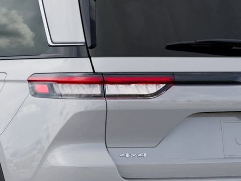 New 2025 Jeep Grand Cherokee Limited image 9