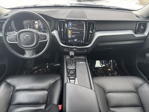 Used 2018 Volvo XC60 T6 Momentum w/ Convenience Package image 16