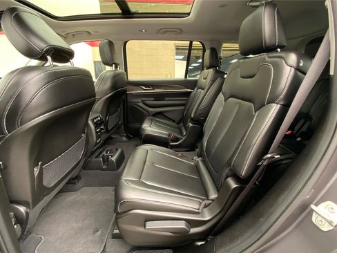 Used 2023 Jeep Grand Cherokee L Limited AWD/4WD image 11