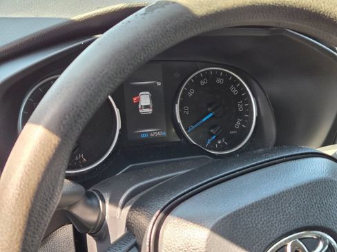 Used 2022 Toyota RAV4 LE AWD/4WD image 10