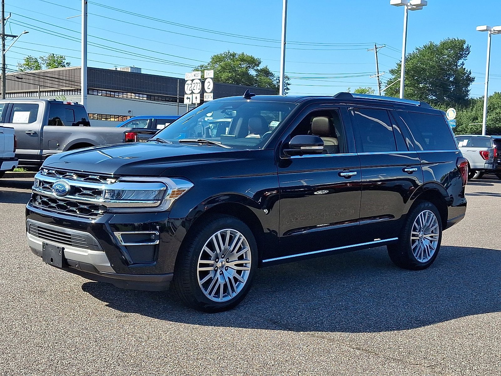 Used 2024 Ford Expedition Limited AWD/4WD image 5