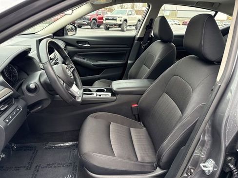 Used 2024 Nissan Altima 2.5 SV w/ SV Premium Package image 10