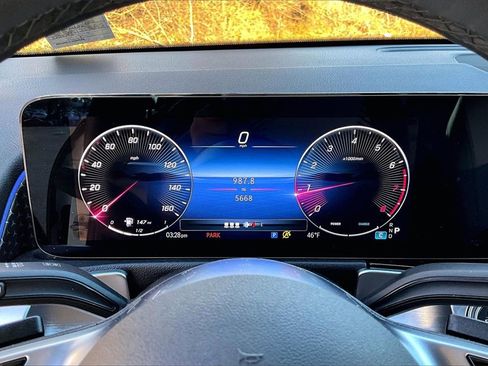 Used 2025 Mercedes-Benz GLB 250 4MATIC image 22