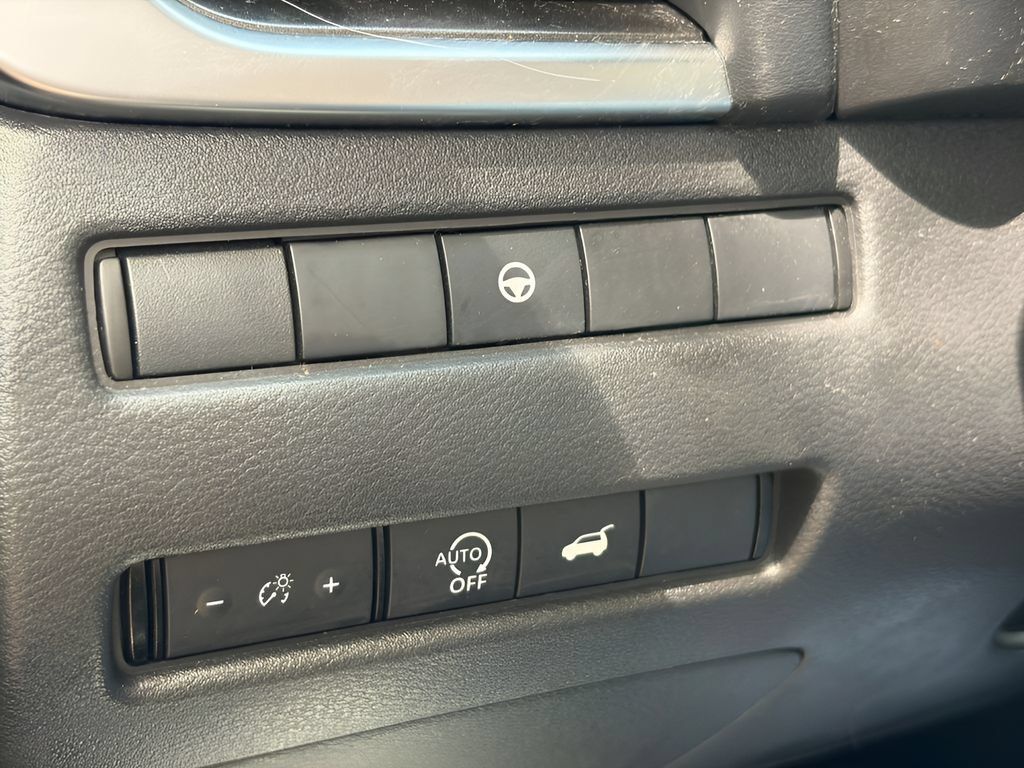 Used 2024 Nissan Rogue SV AWD/4WD image 20