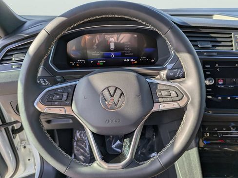 Used 2023 Volkswagen Tiguan SE FWD image 26