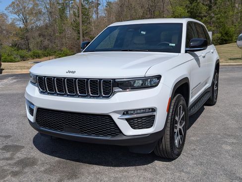 Used 2024 Jeep Grand Cherokee Limited w/ MOPAR Finishing Package image 5