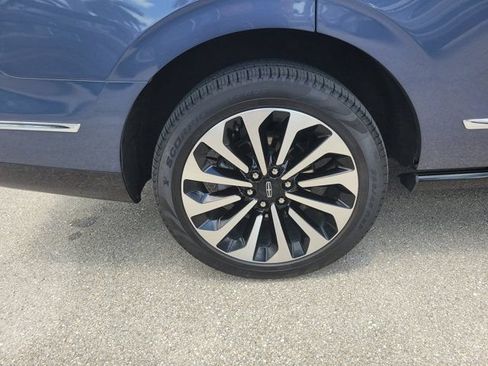 Certified 2023 Lincoln Navigator Reserve AWD/4WD image 10