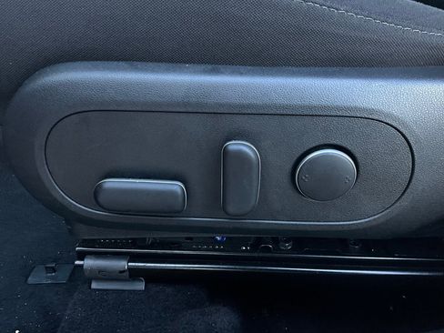 Used 2025 Hyundai Kona SEL image 11