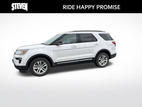 Used 2018 Ford Explorer XLT w/ Equipment Group 202A AWD/4WD image 2