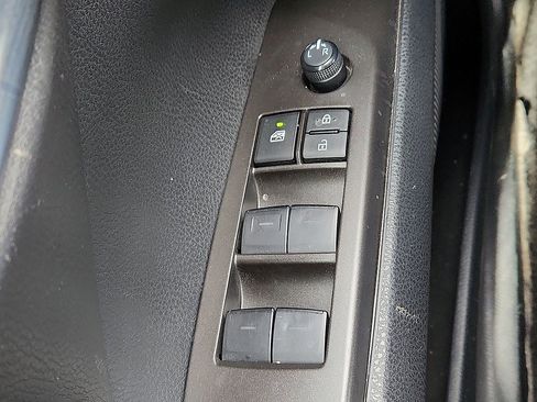 Used 2024 Toyota Camry SE image 9