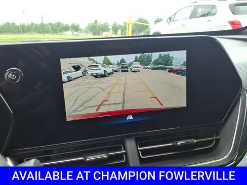Used 2025 Chevrolet Trax RS w/ Sunroof Package FWD image 26