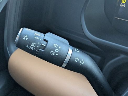 Used 2024 Land Rover Defender 110 X-Dynamic SE image 25