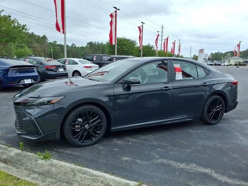 New 2026 Toyota Camry SE FWD image 3