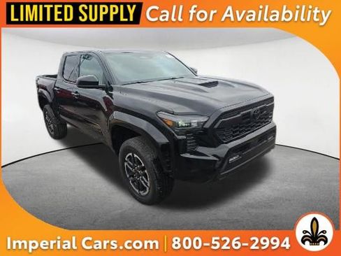 Used 2025 Toyota Tacoma TRD Sport AWD/4WD image 1