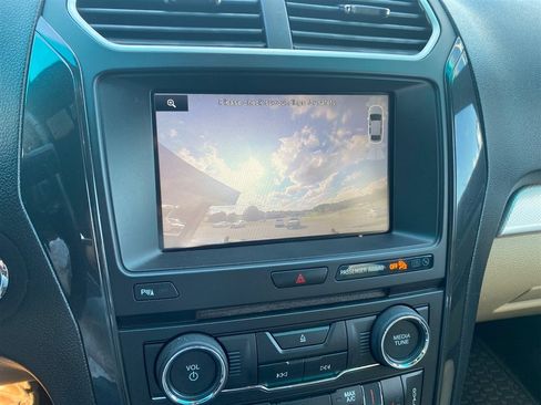 Used 2016 Ford Explorer XLT w/ Equipment Group 202A AWD/4WD image 14