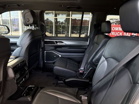 Used 2024 Jeep Wagoneer Series II image 30