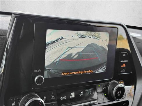 Used 2023 Toyota Highlander XLE image 15
