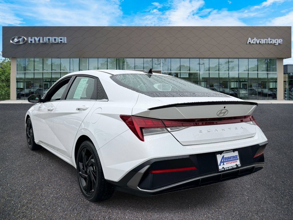 Certified 2026 Hyundai Elantra SEL Sport Premium w/ Cargo Package FWD image 5